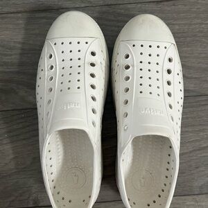 Native Jefferson Closed Toe Shoe/Sandal